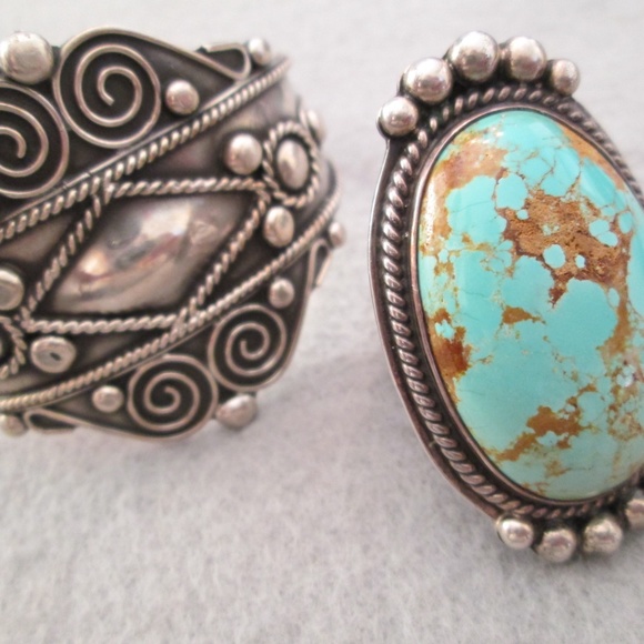 Navajo Old Pawn Solid Sterling Silver & Genuine Turquoise Ring>Statement ring - Picture 2 of 8